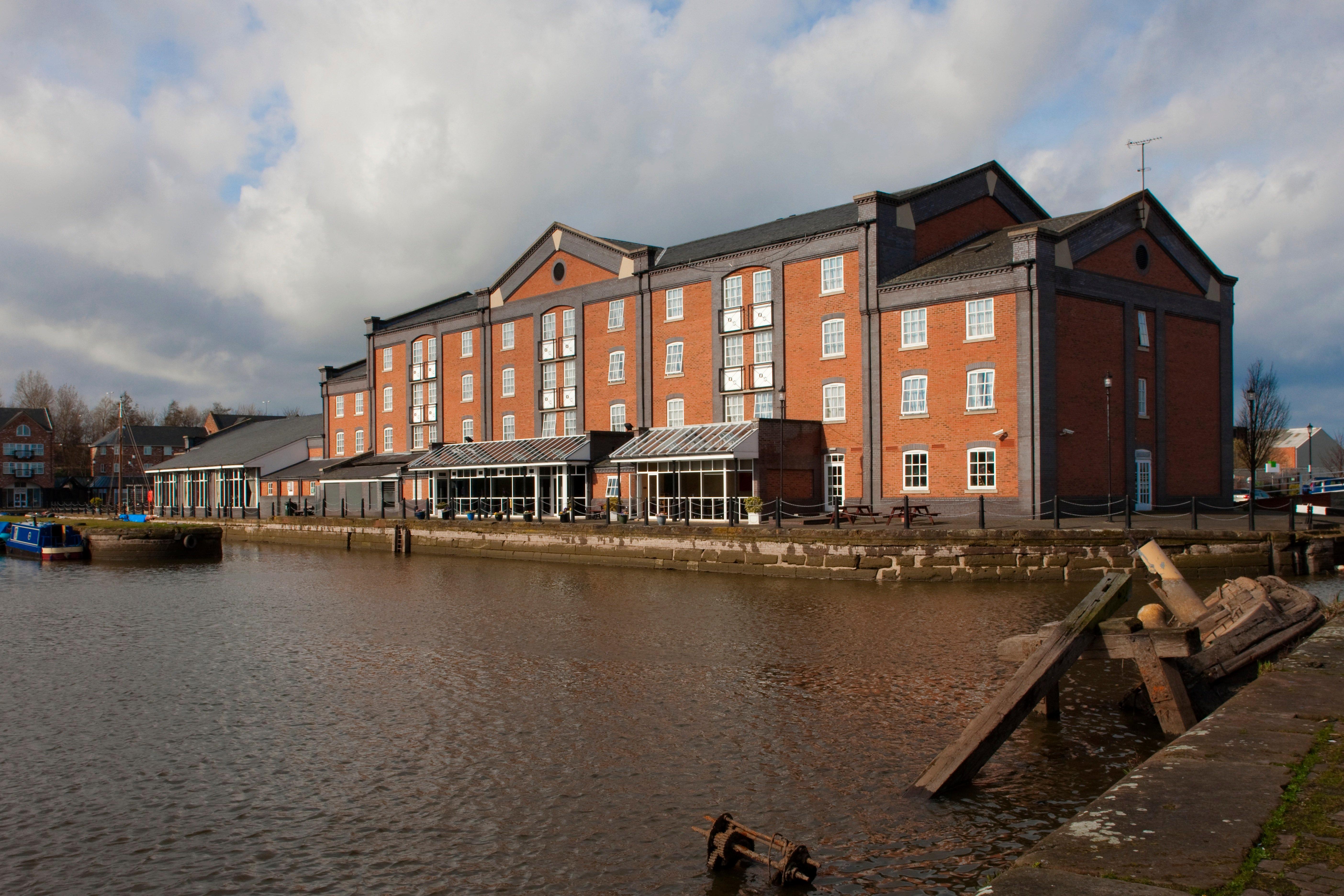 Holiday Inn Ellesmere Port/Cheshire Oaks By Ihg Экстерьер фото