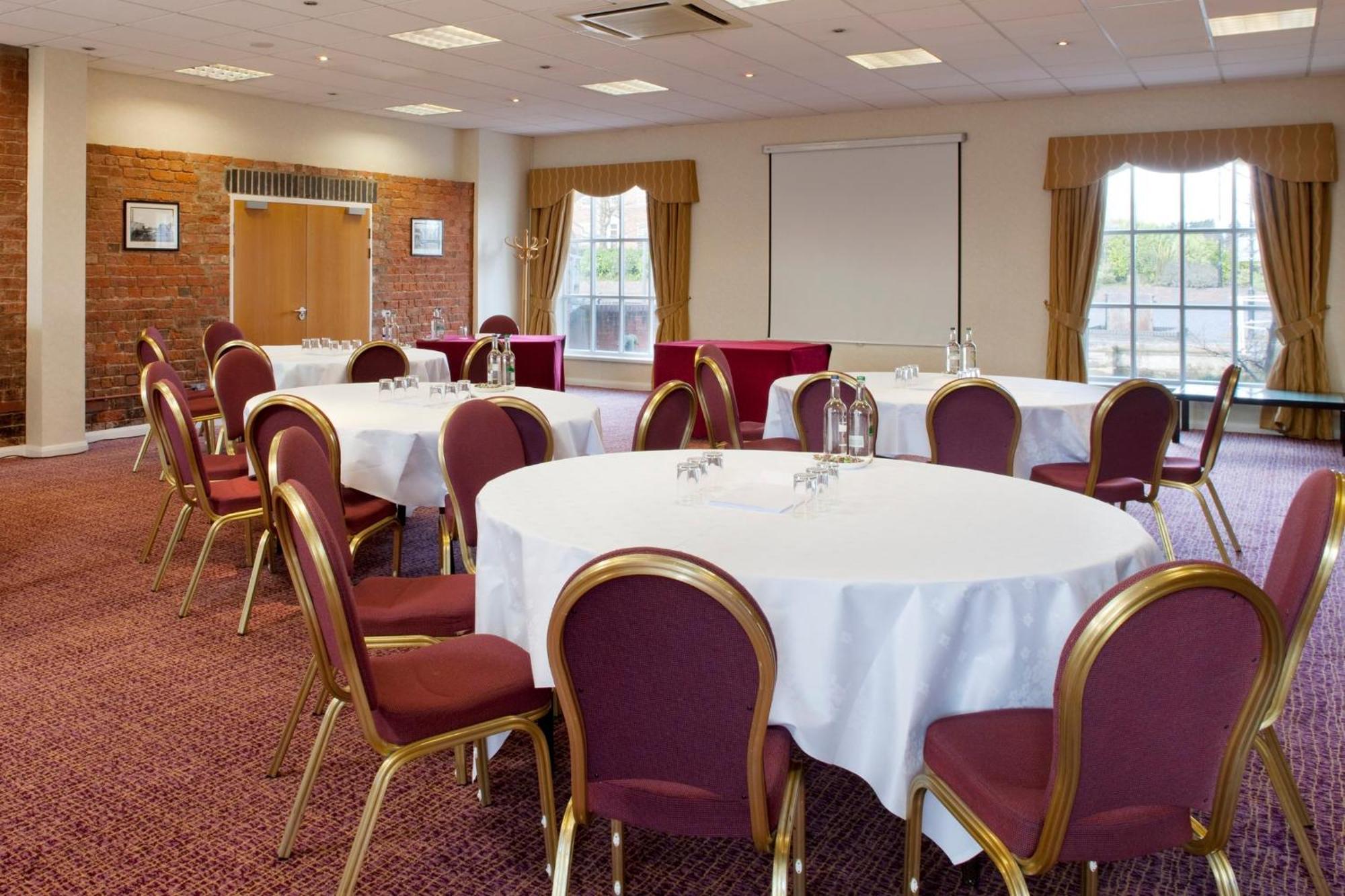 Holiday Inn Ellesmere Port/Cheshire Oaks By Ihg Экстерьер фото